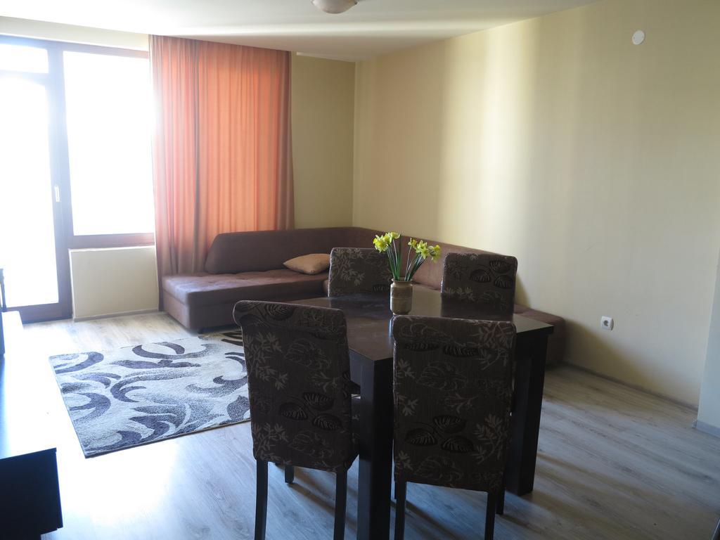 Krassy Summer Apartment غولدن ساندز الغرفة الصورة